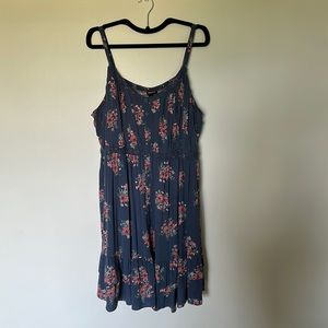 Torrid size 4 Floral dress with lace and button detail